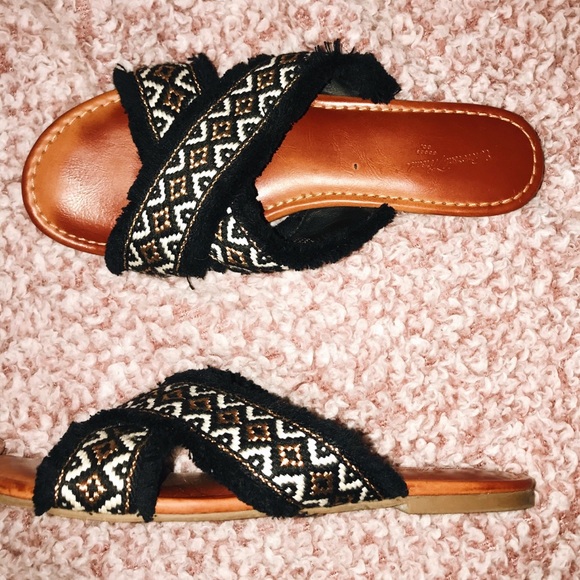 Bohemian Fabric Criss-Cross Samdals - Picture 2 of 4